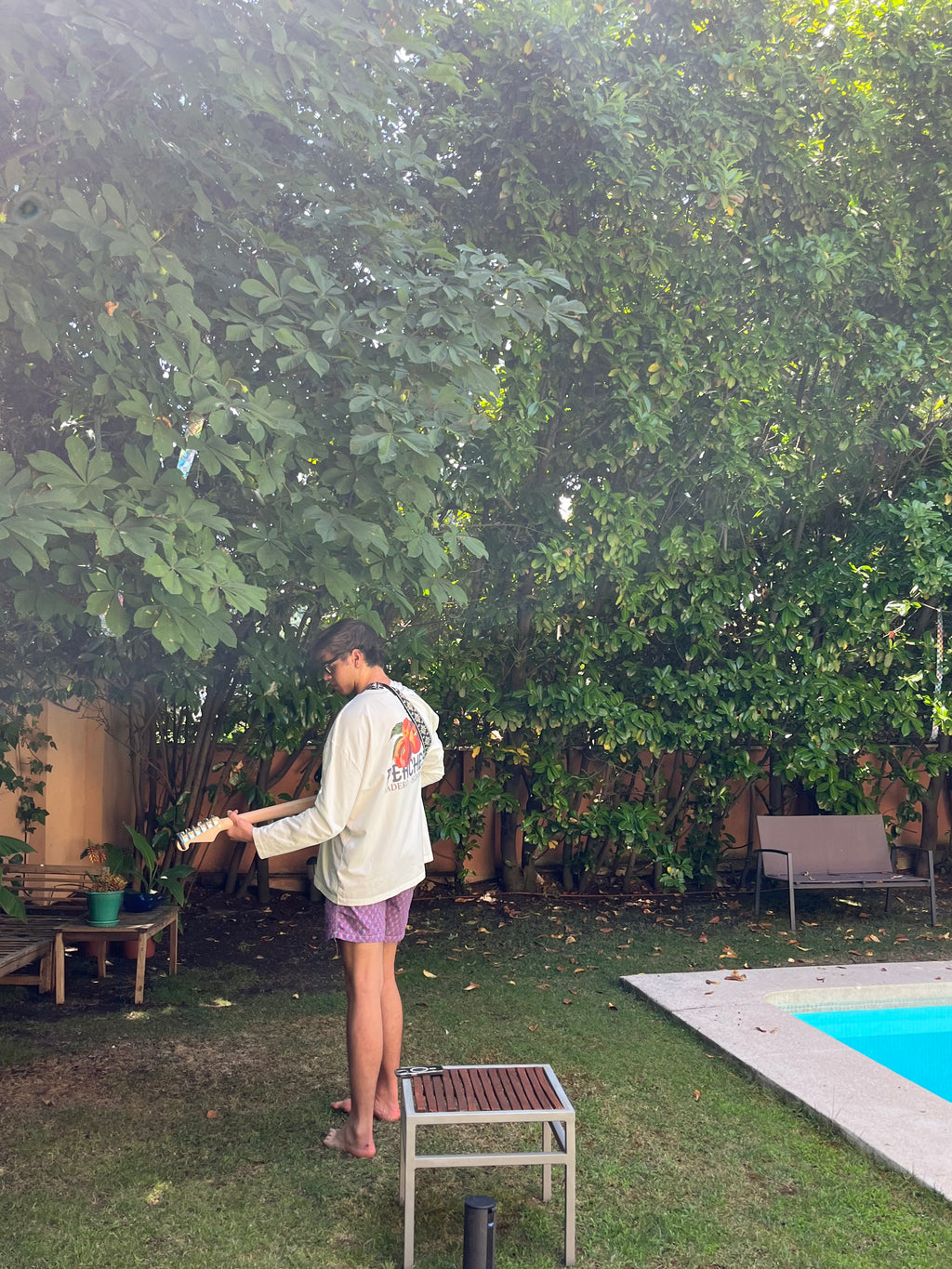 PEACHES WHITE  LONGSLEEVE