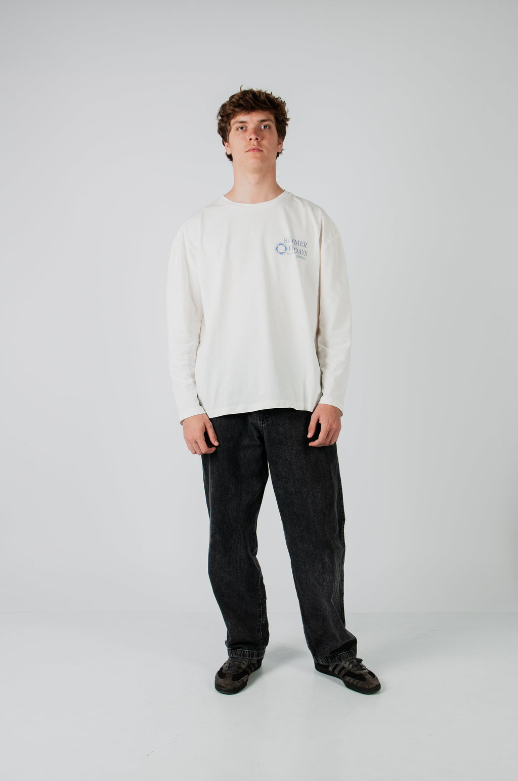 SUMMER FRIDAYS WHITE LONGSLEEVE