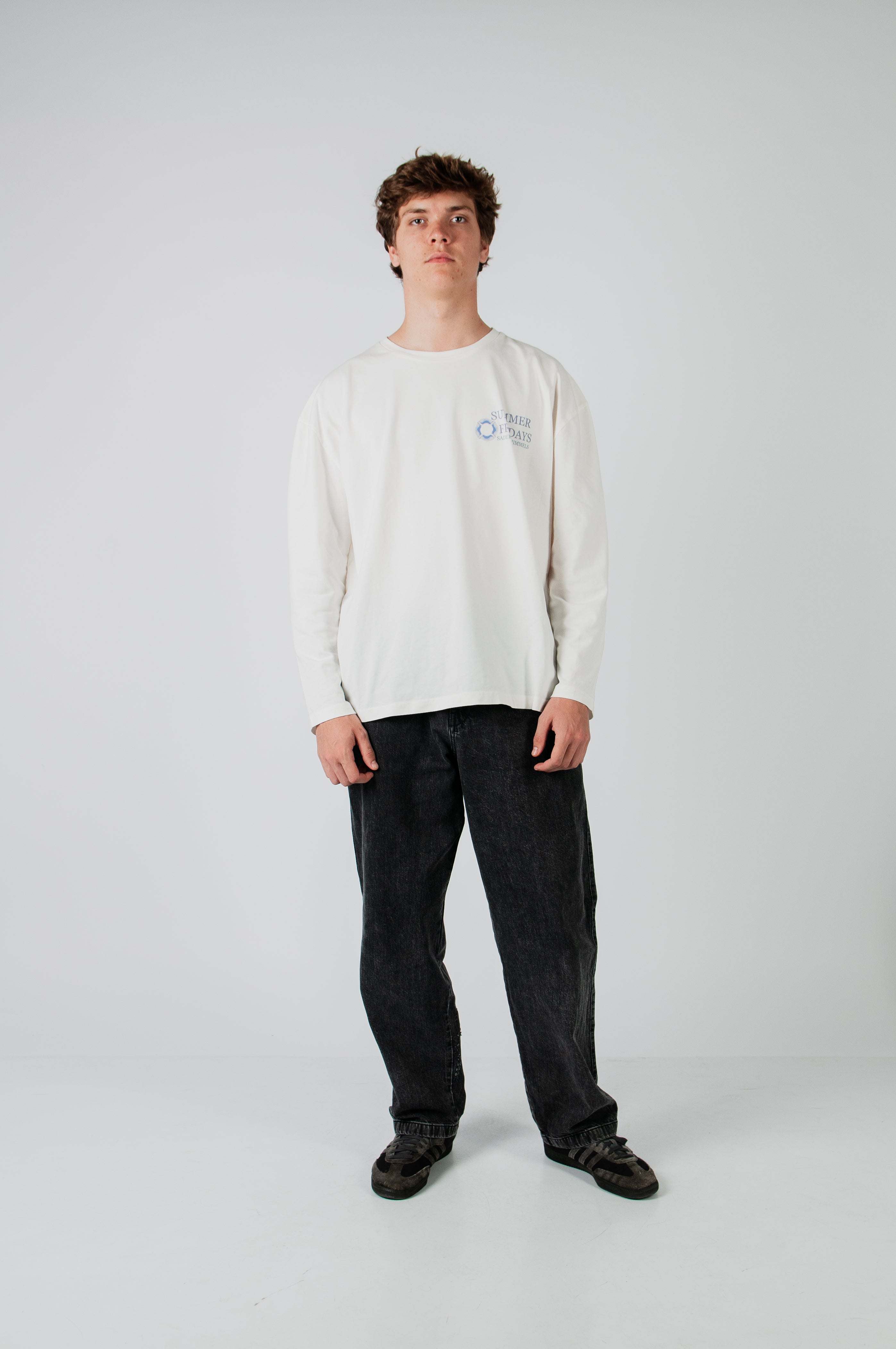 SUMMER FRIDAYS WHITE LONGSLEEVE