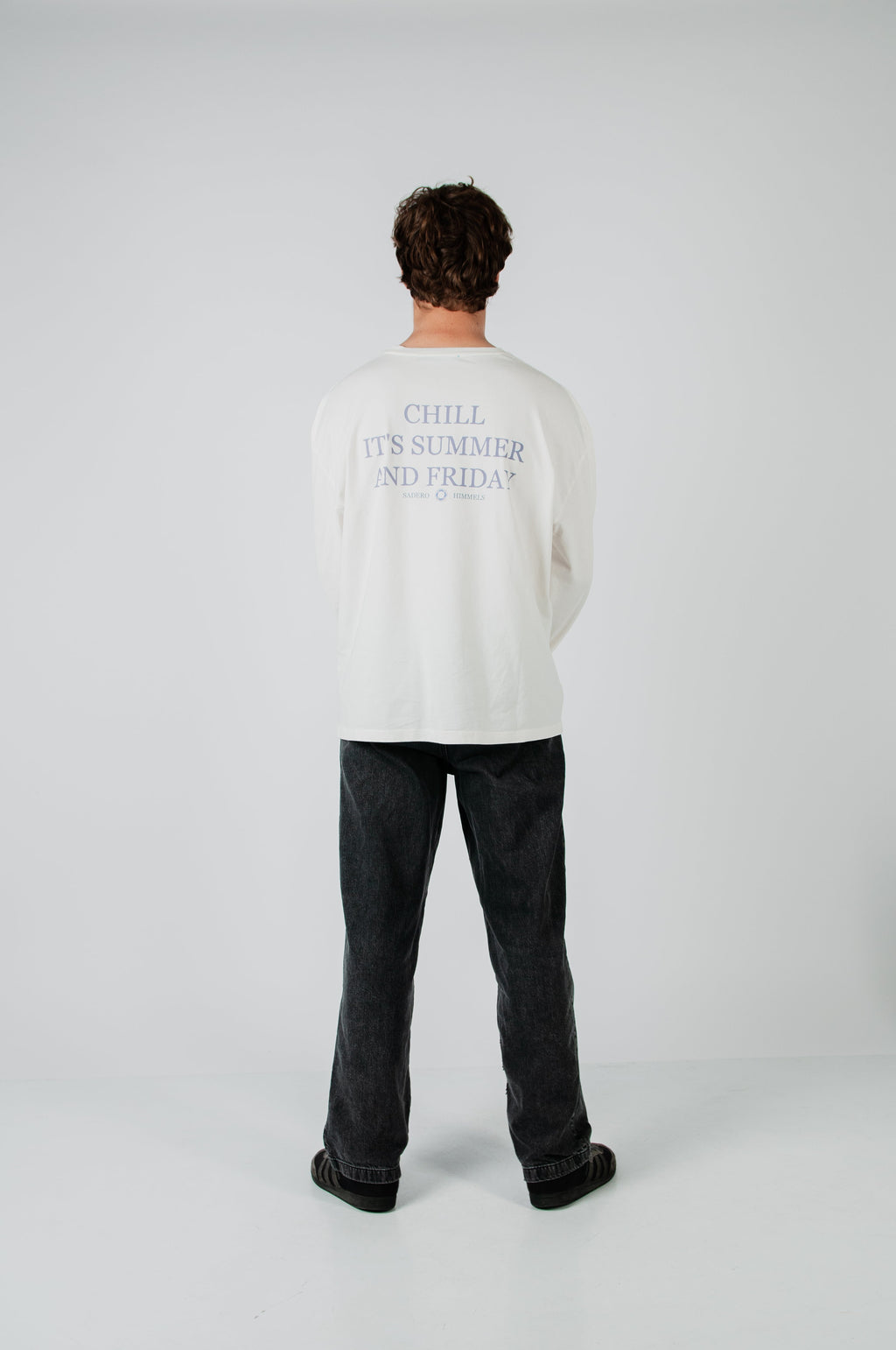 SUMMER FRIDAYS WHITE LONGSLEEVE
