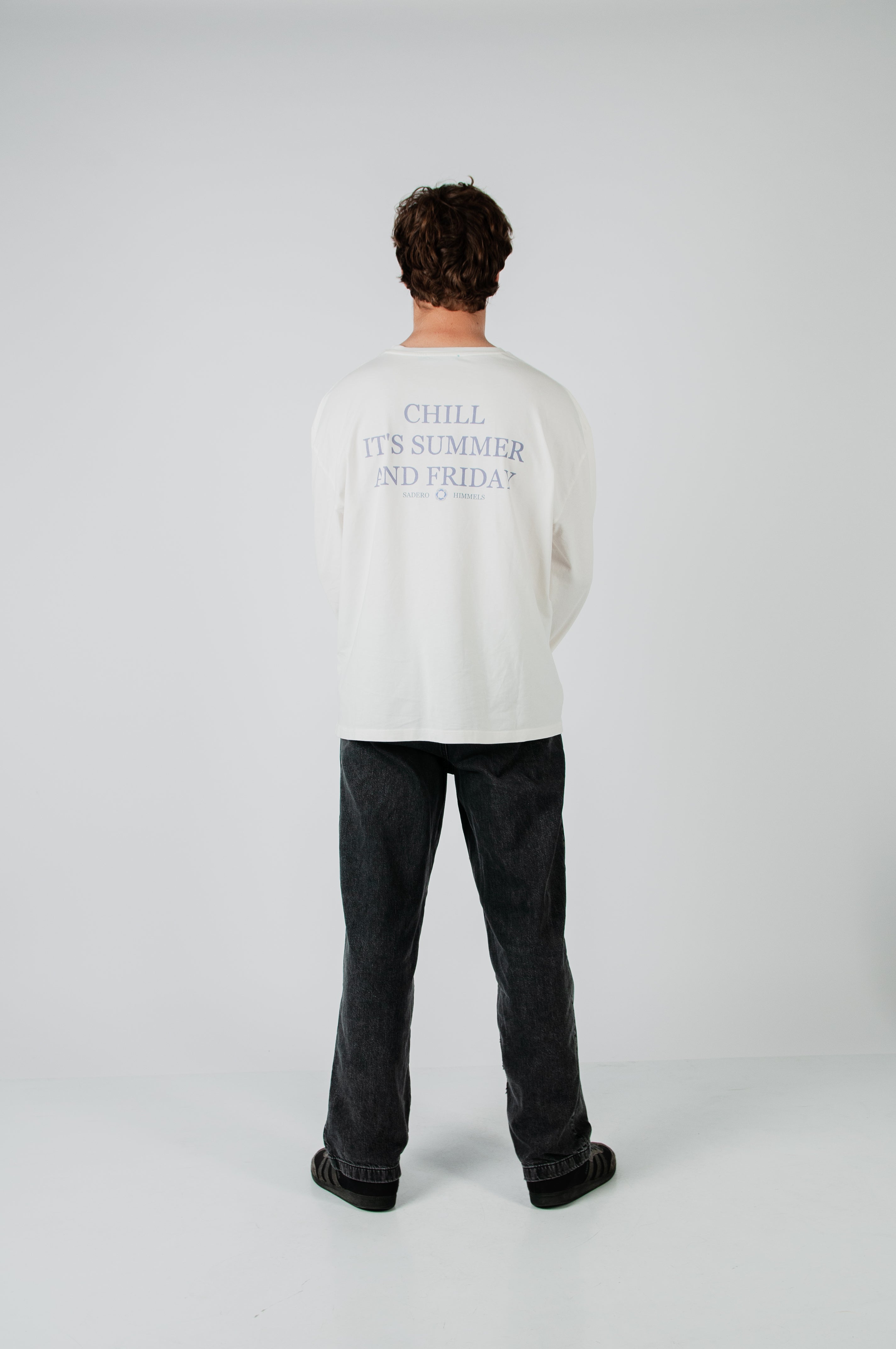 SUMMER FRIDAYS WHITE LONGSLEEVE