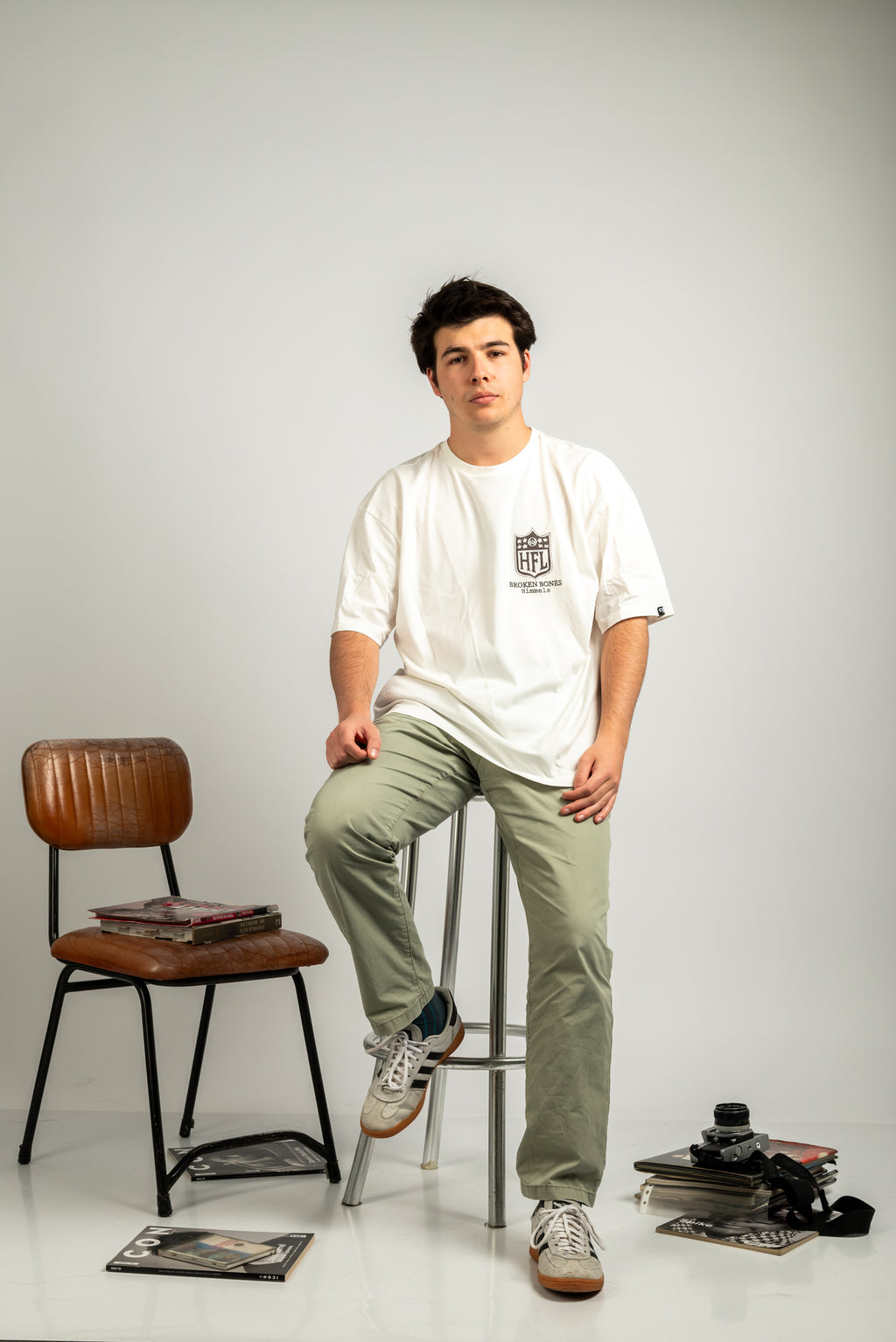 WHITE BROKE BONES TEE