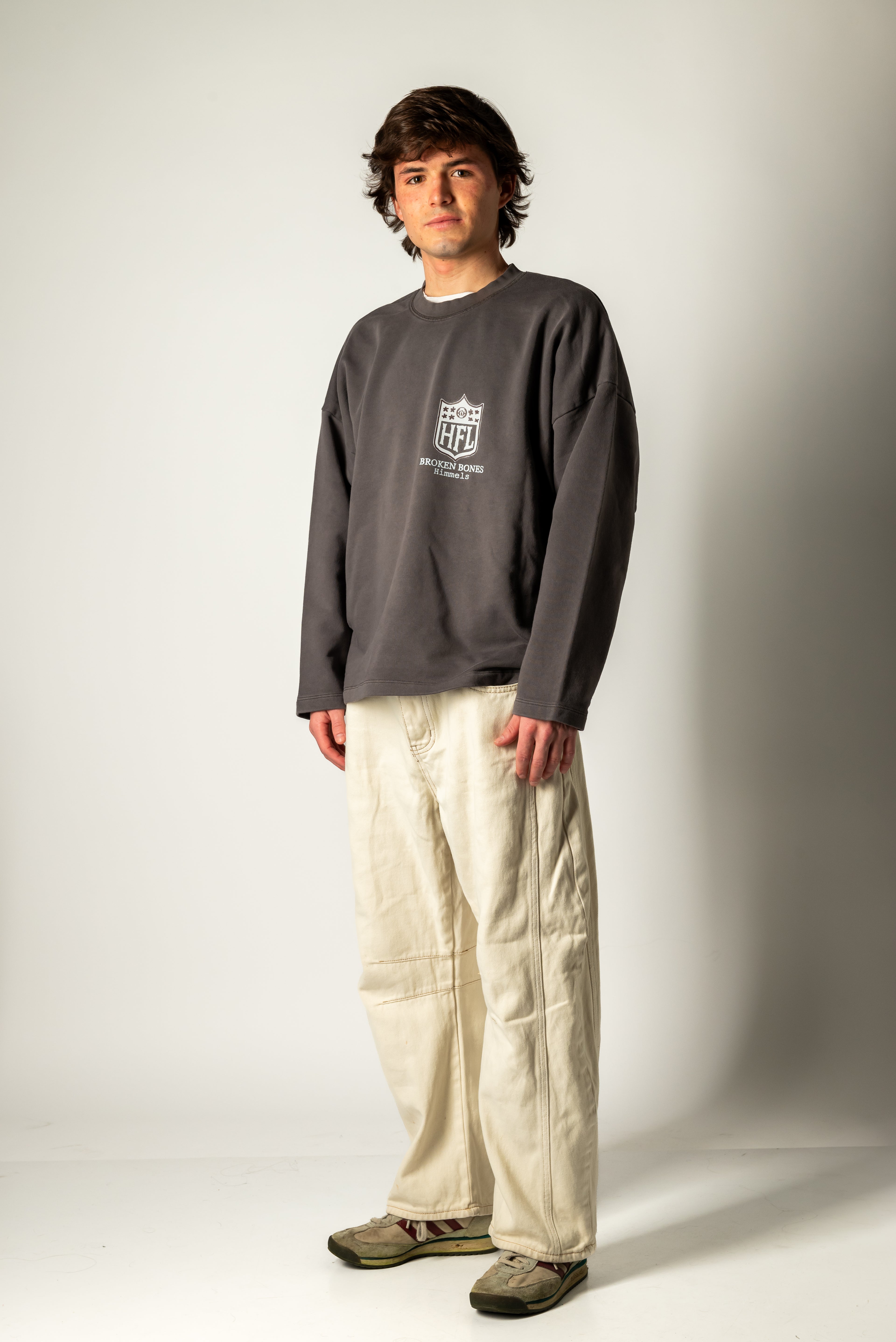 BROKEN BONES CHARCOAL CREWNECK